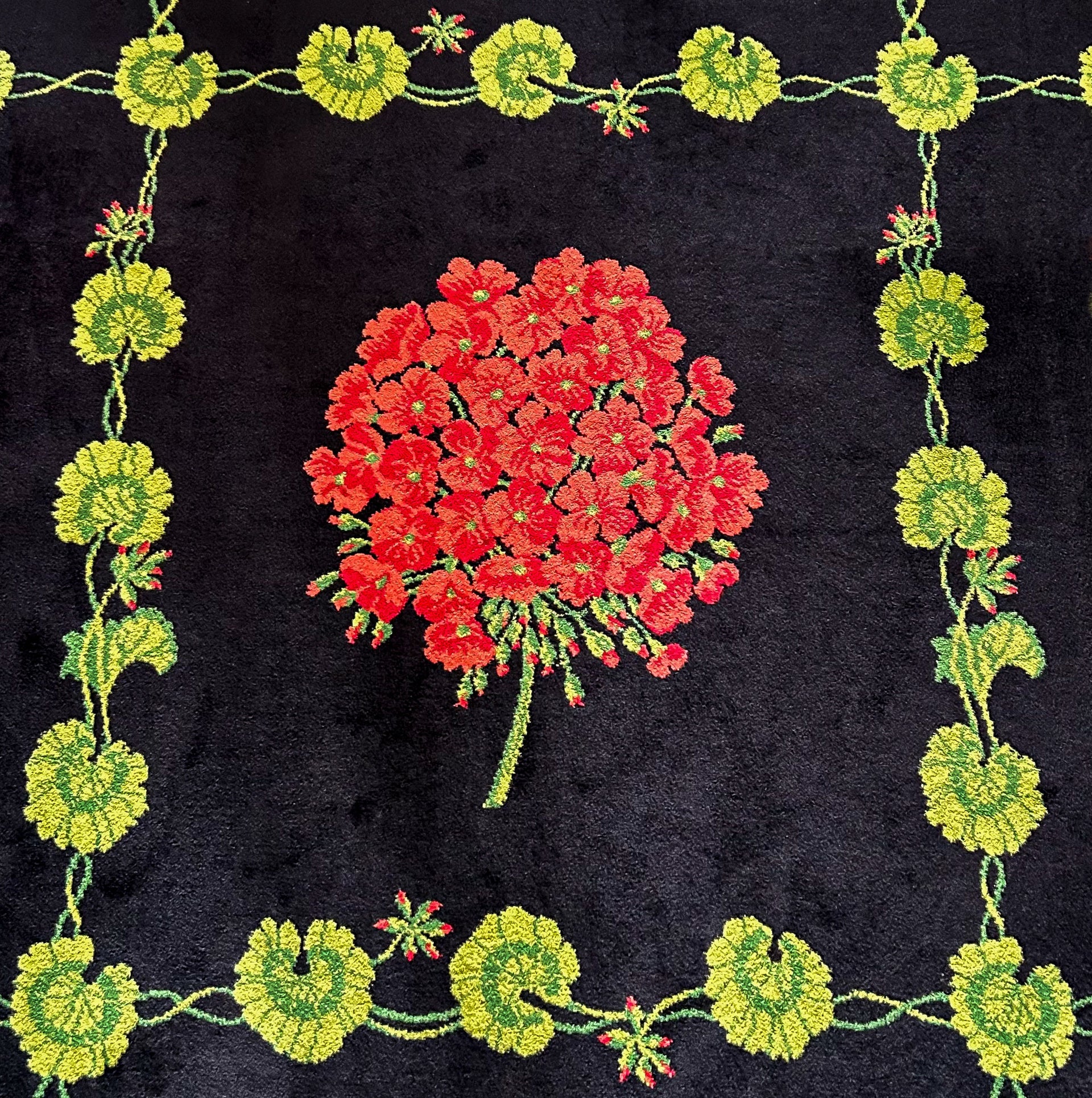 Geranium Parlor Carpet 4ft x 4ft